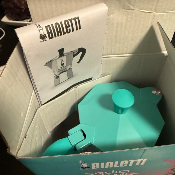 Bialetti Solid Game Moka Express - Pink and Blue - Picture 3 of 5